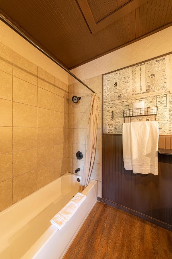 -Pet Friendly- Miners Cabin #6 - King Bed With Private Balcony Tombstone Eksteriør bilde