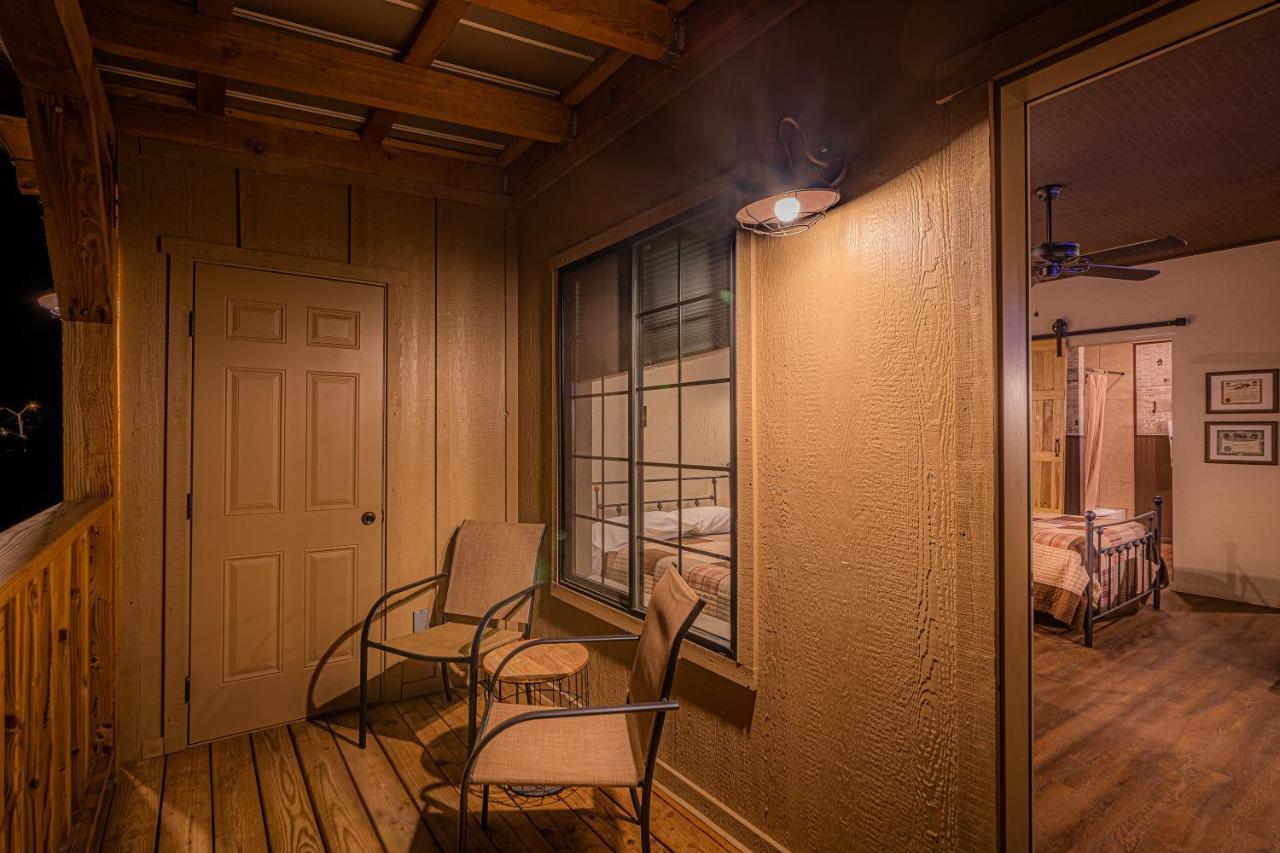 -Pet Friendly- Miners Cabin #6 - King Bed With Private Balcony Tombstone Eksteriør bilde