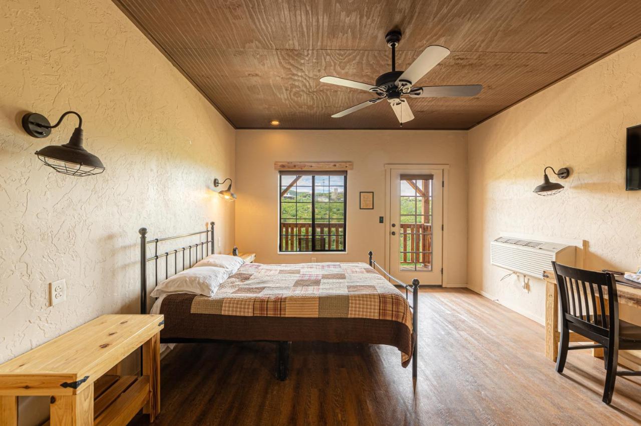 -Pet Friendly- Miners Cabin #6 - King Bed With Private Balcony Tombstone Eksteriør bilde