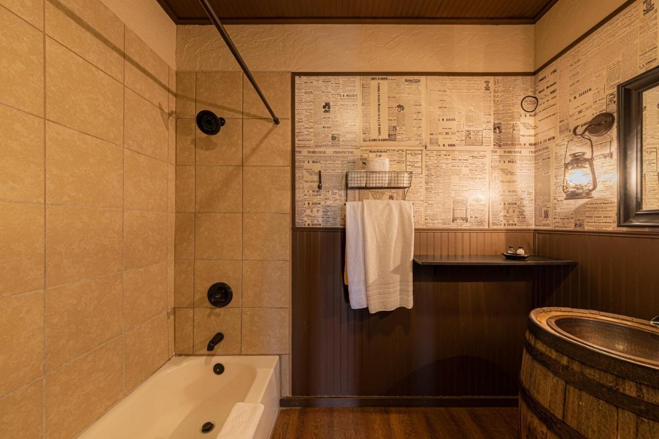 -Pet Friendly- Miners Cabin #6 - King Bed With Private Balcony Tombstone Eksteriør bilde